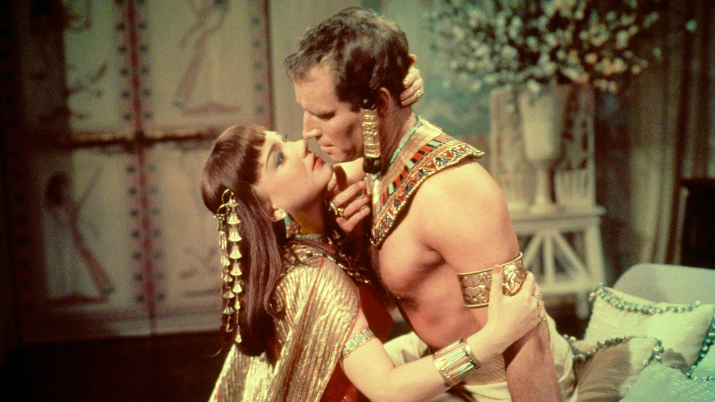 "Die zehn Gebote": Moses (Charlton Heston) und Nefretiri (Anne Baxter).