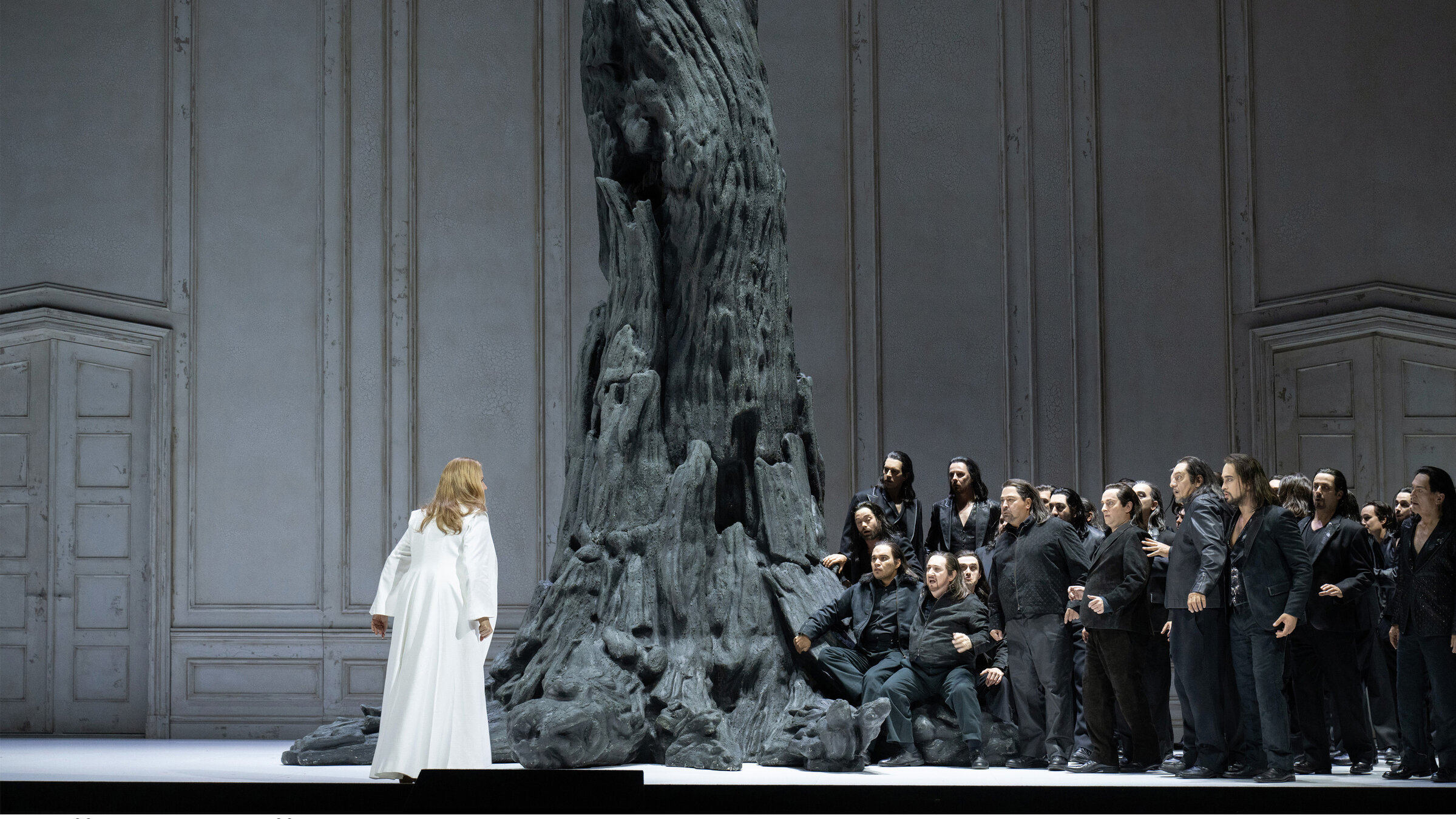 "Der Ring des Nibelungen: Die Götterdämmerung": Brünnhilde (Camilla Nylund), Chor der Oper Zürich