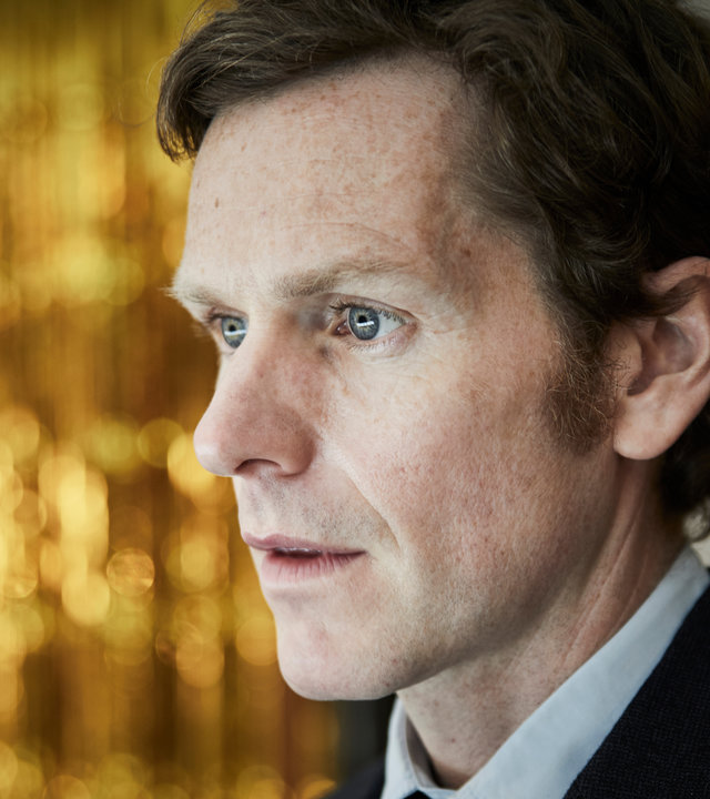 "Der junge Inspektor Morse - Nummer Zehn": Endeavour Morse (Shaun Evans) blickt ernst in die Ferne.