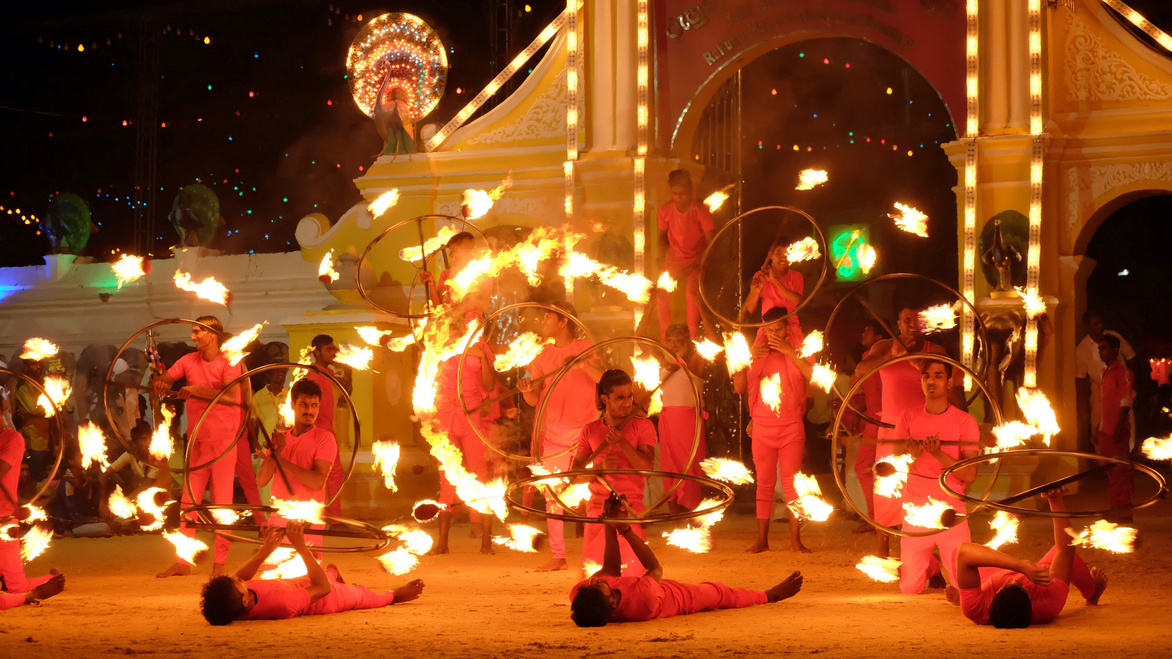"Sri Lanka - Insel der Hoffnung": Perahera-Feier in Kataragama.