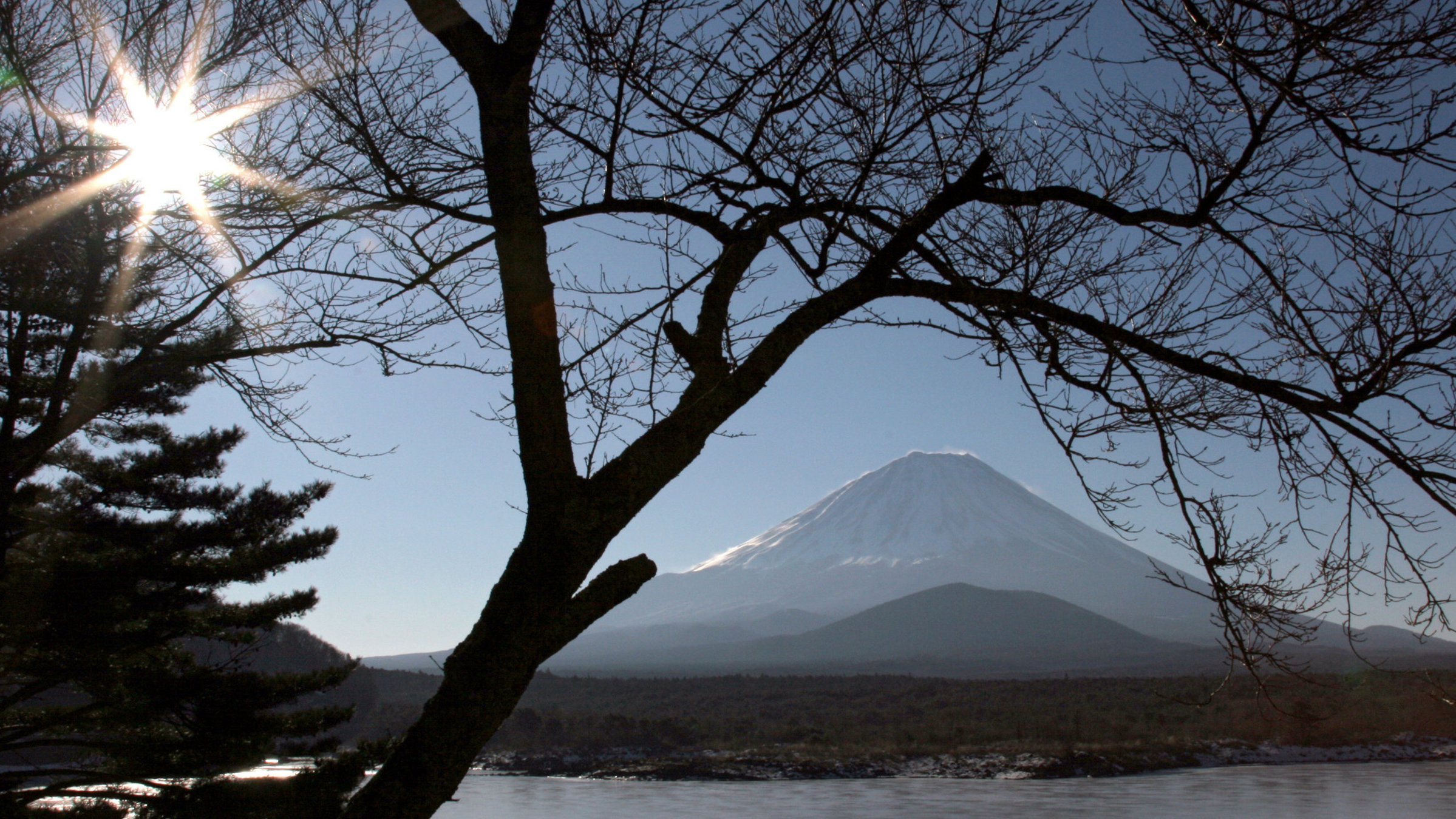 "Wildes Japan - Schneeaffen und Vulkane": Der Fujiyama ist der wohl berühmteste Vulkan Japans. Die japanischen Inseln zählen zu den Gebieten mit der höchsten vulkanischen Aktivität der Erde.
