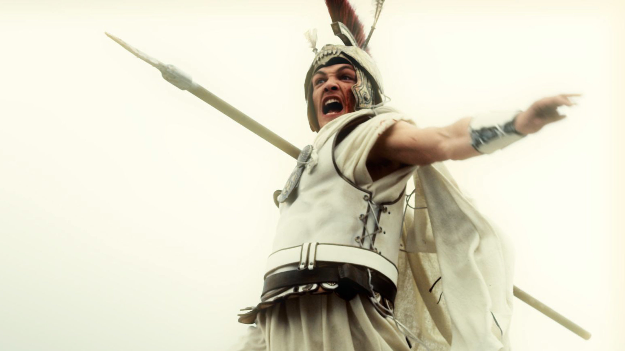 "Terra X - Alexander der Große: Bis ans Ende der Welt": Alexander (David Schütter) in der Schlacht mit einem Speer in der Hand und in Kampfhaltung.