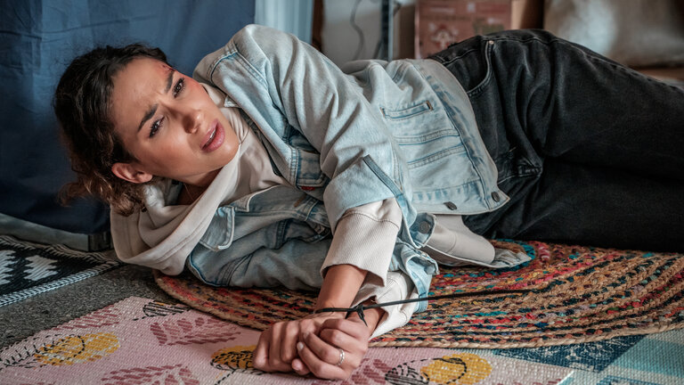 Qora va bokira porno