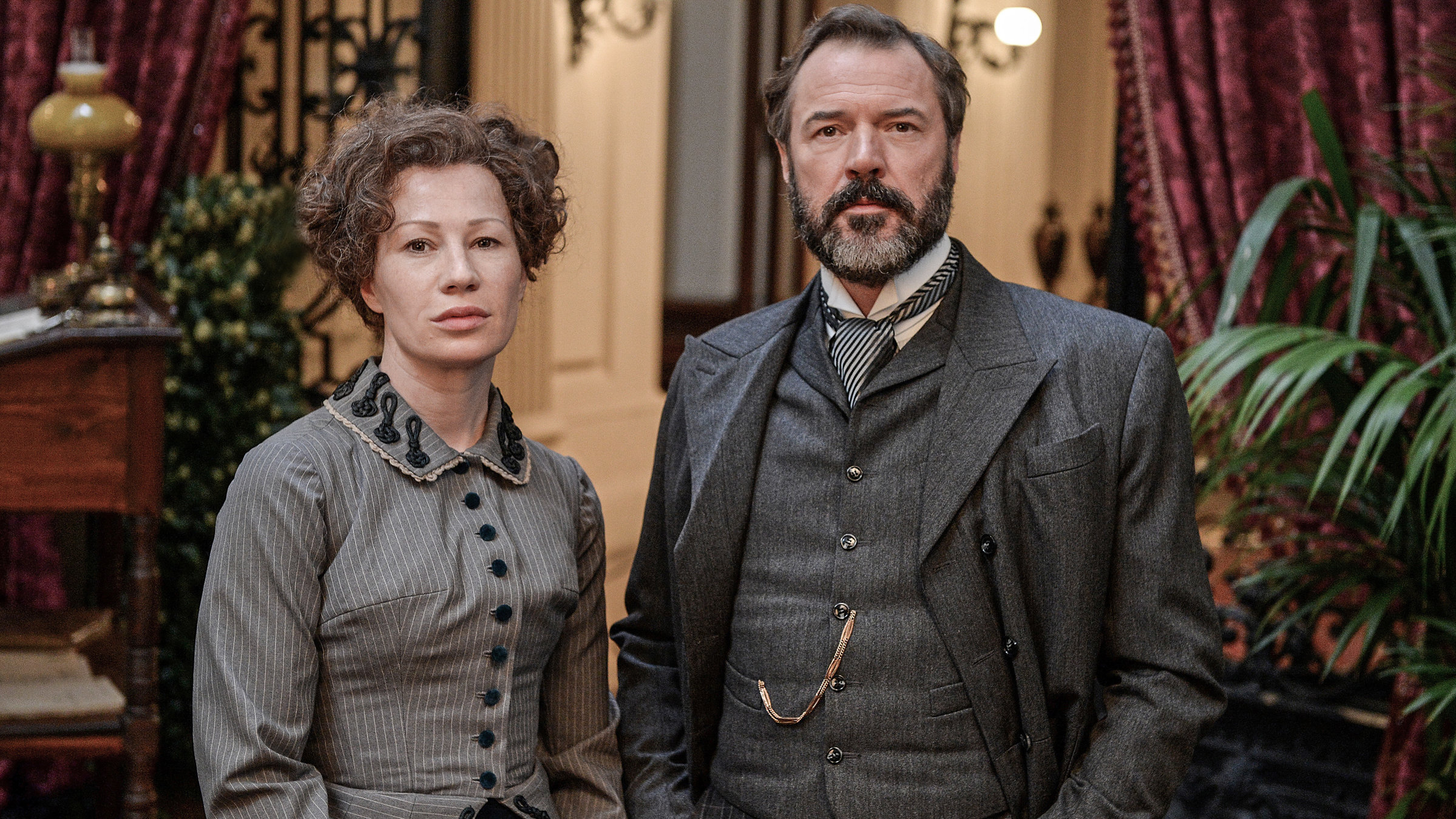 "Eine Liebe für den Frieden - Bertha von Suttner und Alfred Nobel": Birgit Minichmayr (Bertha von Suttner), Sebastian Koch (Alfred Nobel).