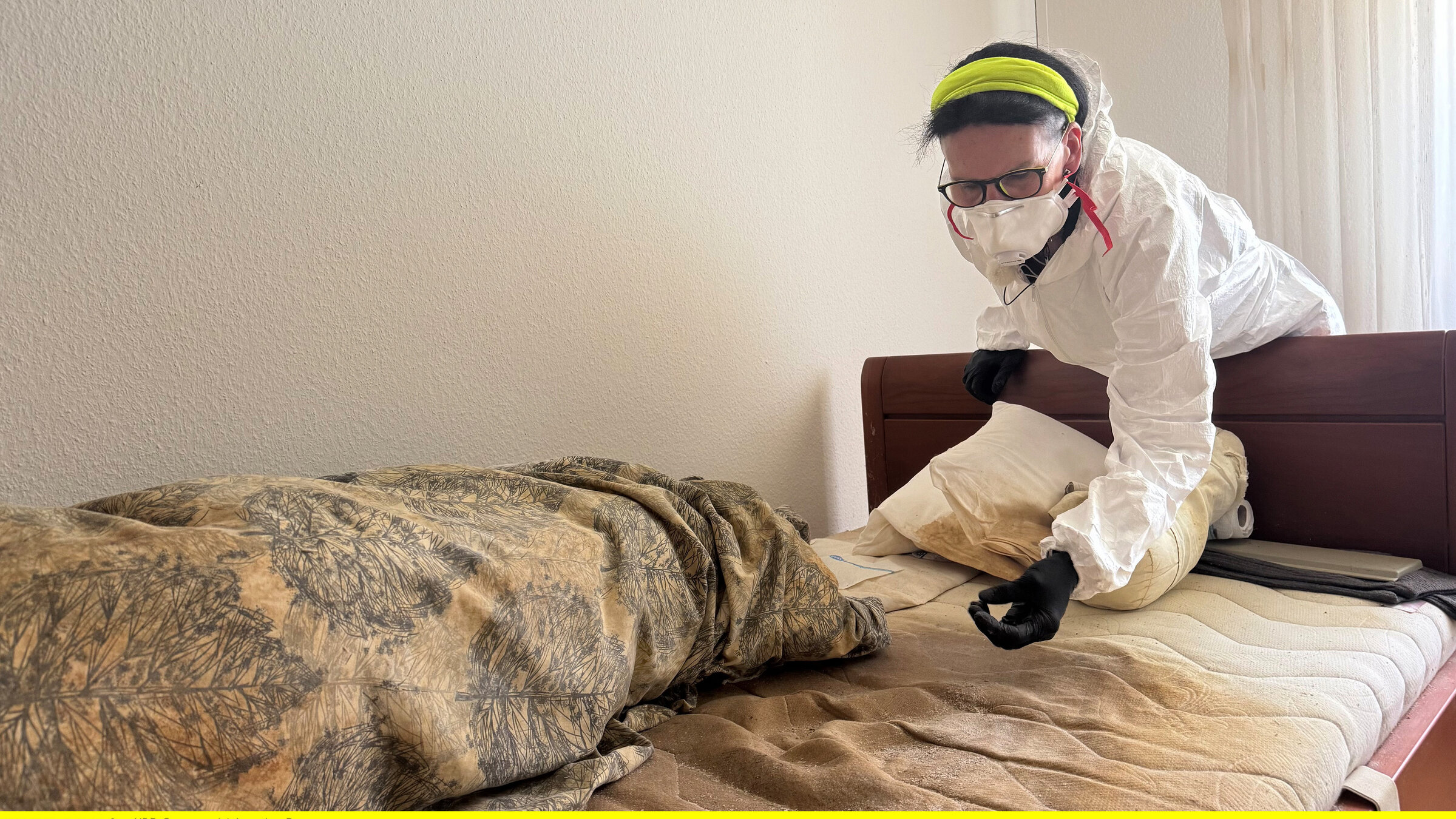 "Die Nordreportage: Die Tatortreinigerin": Tatortreinigerin Iris Heike Wolpert - von der Wehd hat einen neuen Einsatz: Der Körper einer verstorbenen Frau blieb über zwei Monate im Hochsommer unentdeckt und sie muss ausgetretene Überreste beseitigen.