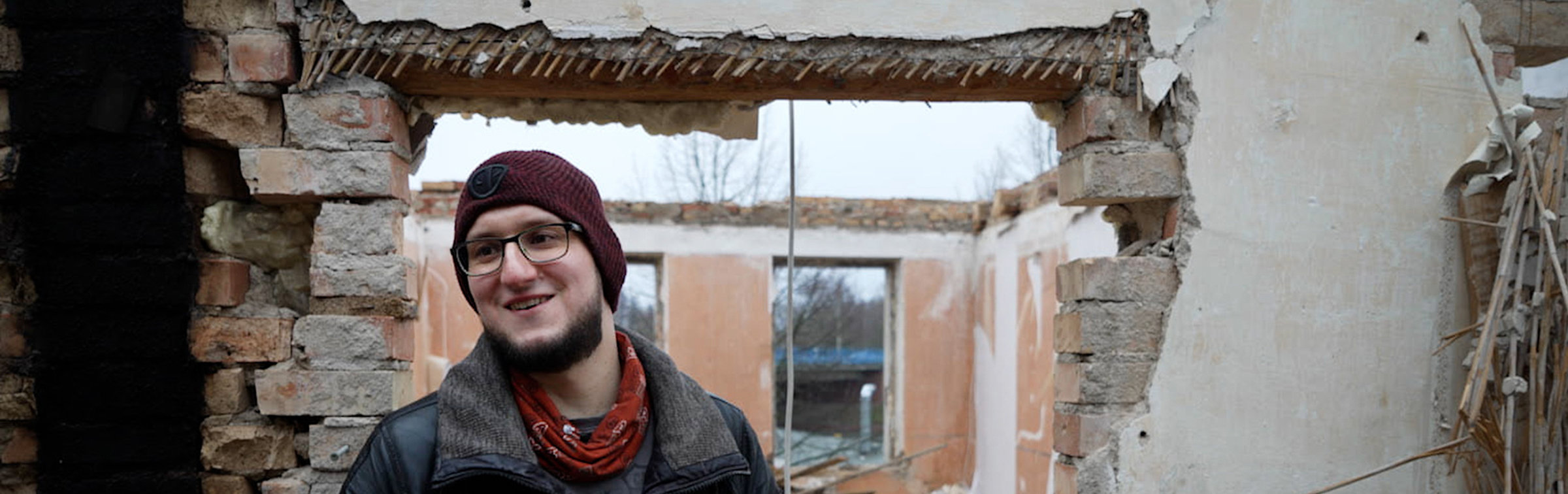 "Die Nordreportage: Zwischen Bierbrot und Baustelle": Das einstige Wohnhaus der Bäcker-Familie Behrens lässt Hannes zum Teil abreißen, zum Teil umbauen. Ihm schwebt ein Café mit Terrasse vor, von dem aus ihm die Gäste beim Arbeiten in der Backstube zuschauen können.