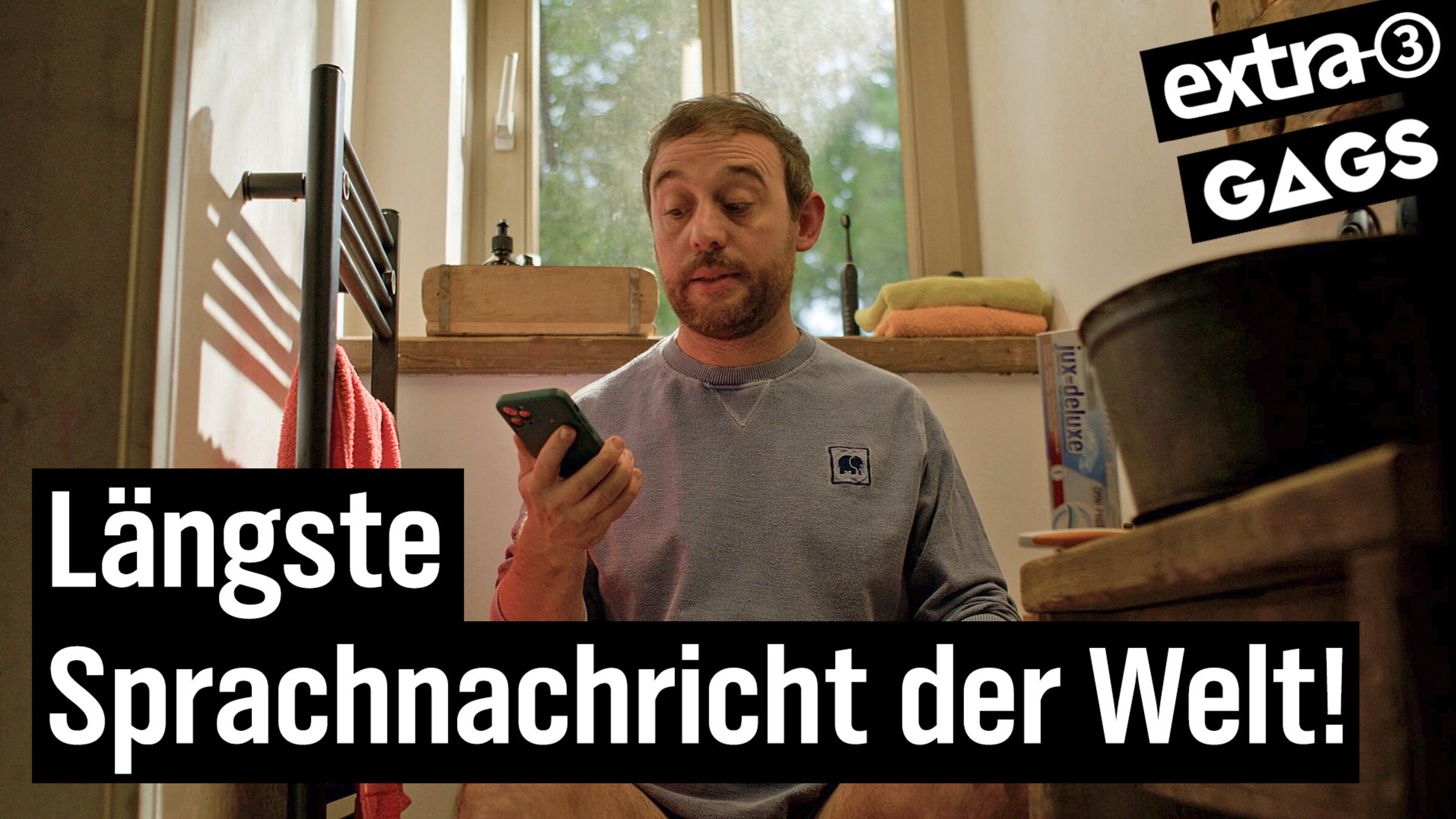 "Gags - Comedy Deluxe - Nervige Superhelden und die längste Sprachnachricht der Welt": Foto mit der Schrift "Längste Sprachnachricht der Welt!".