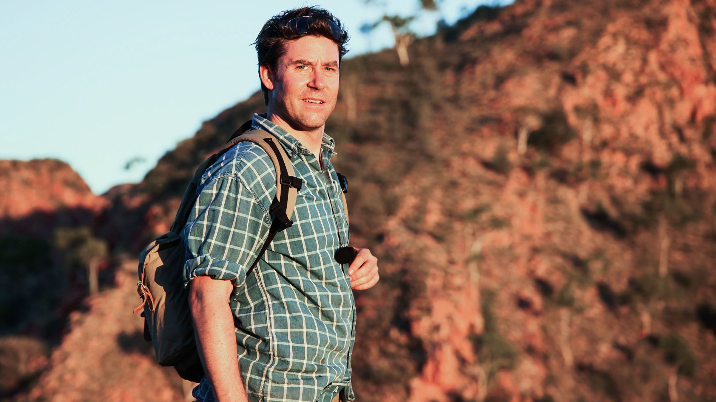 "12.378 km Australien - Sven Furrer auf Abwegen (1/6)": Sven Furrer am Birthday Waterhole im West MacDonnell Ranges National Park.