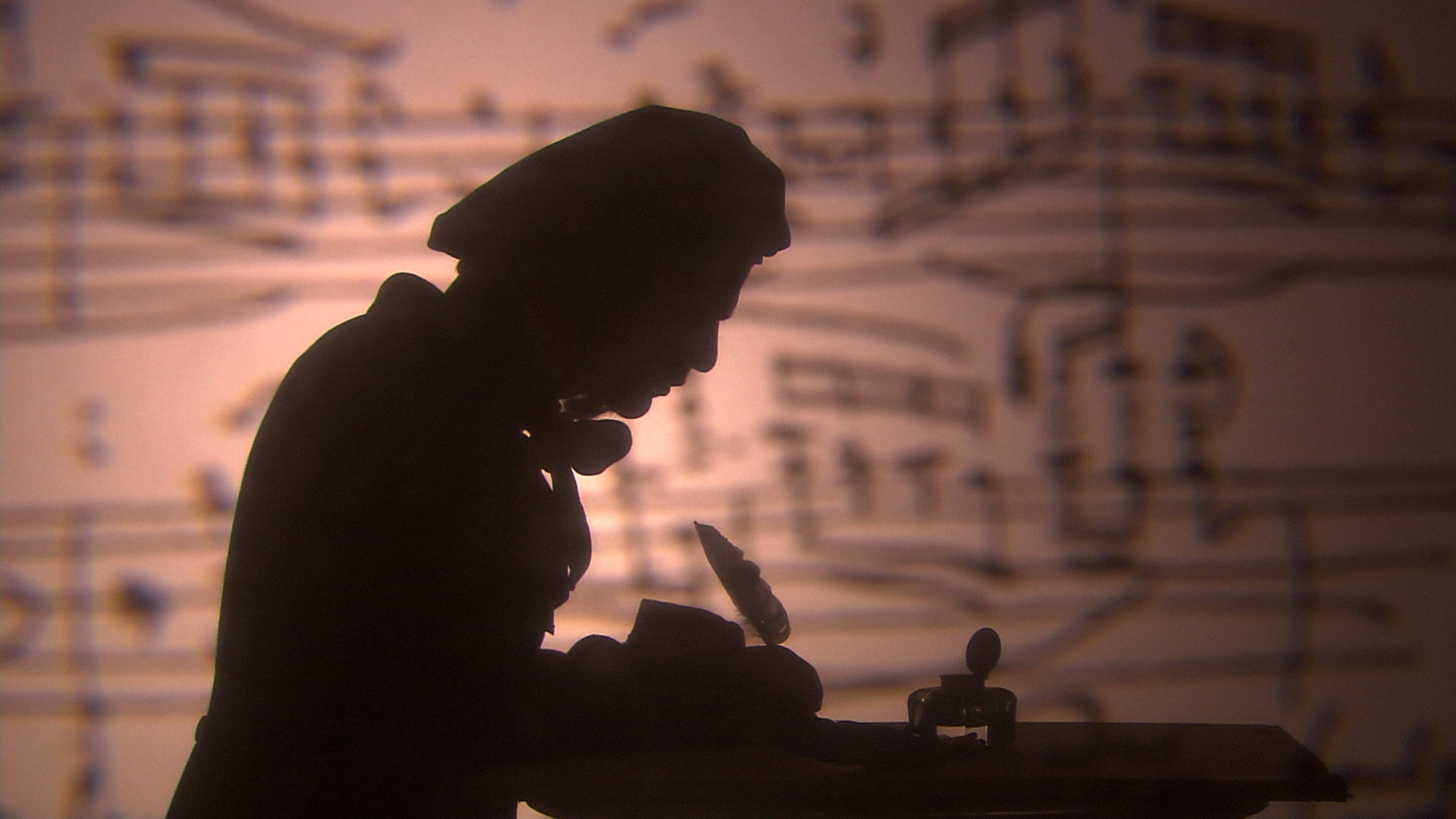 "König und Rebell, Giuseppe Verdi und Richard Wagner" - Menschlicher Schattenriss vor Hintergrund mit Noten