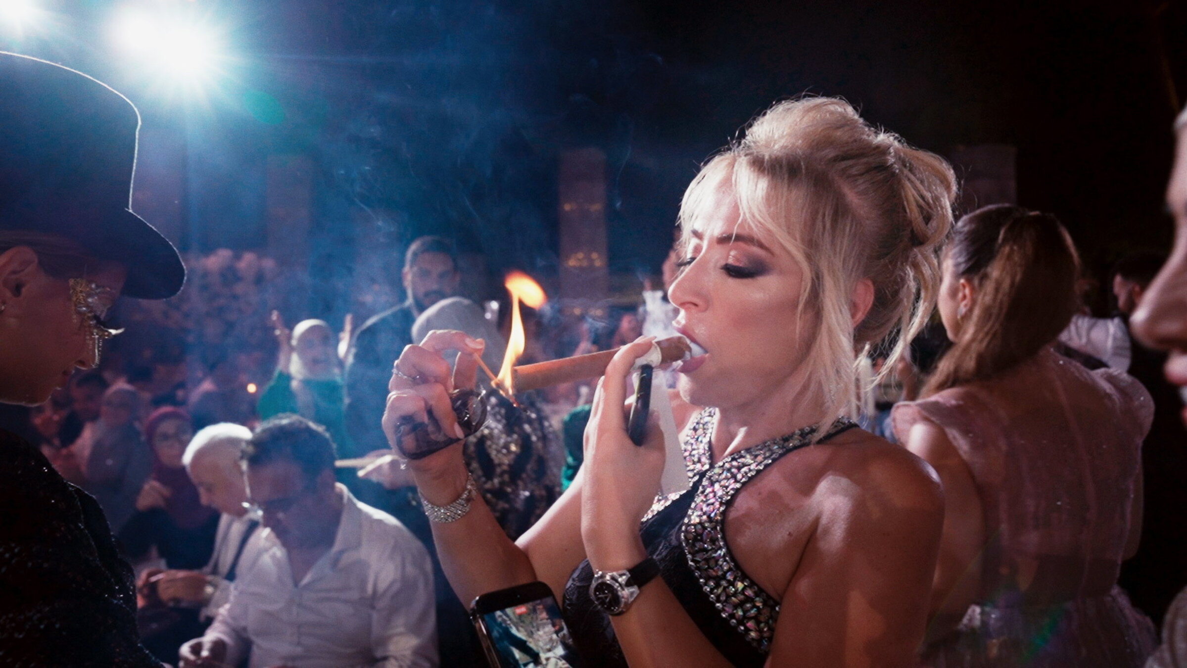 "Feiern oder fliehen? – Zwei ungleiche Leben im Krisenland Libanon": Screenshot aus dem Film "Hochzeitsfeier".