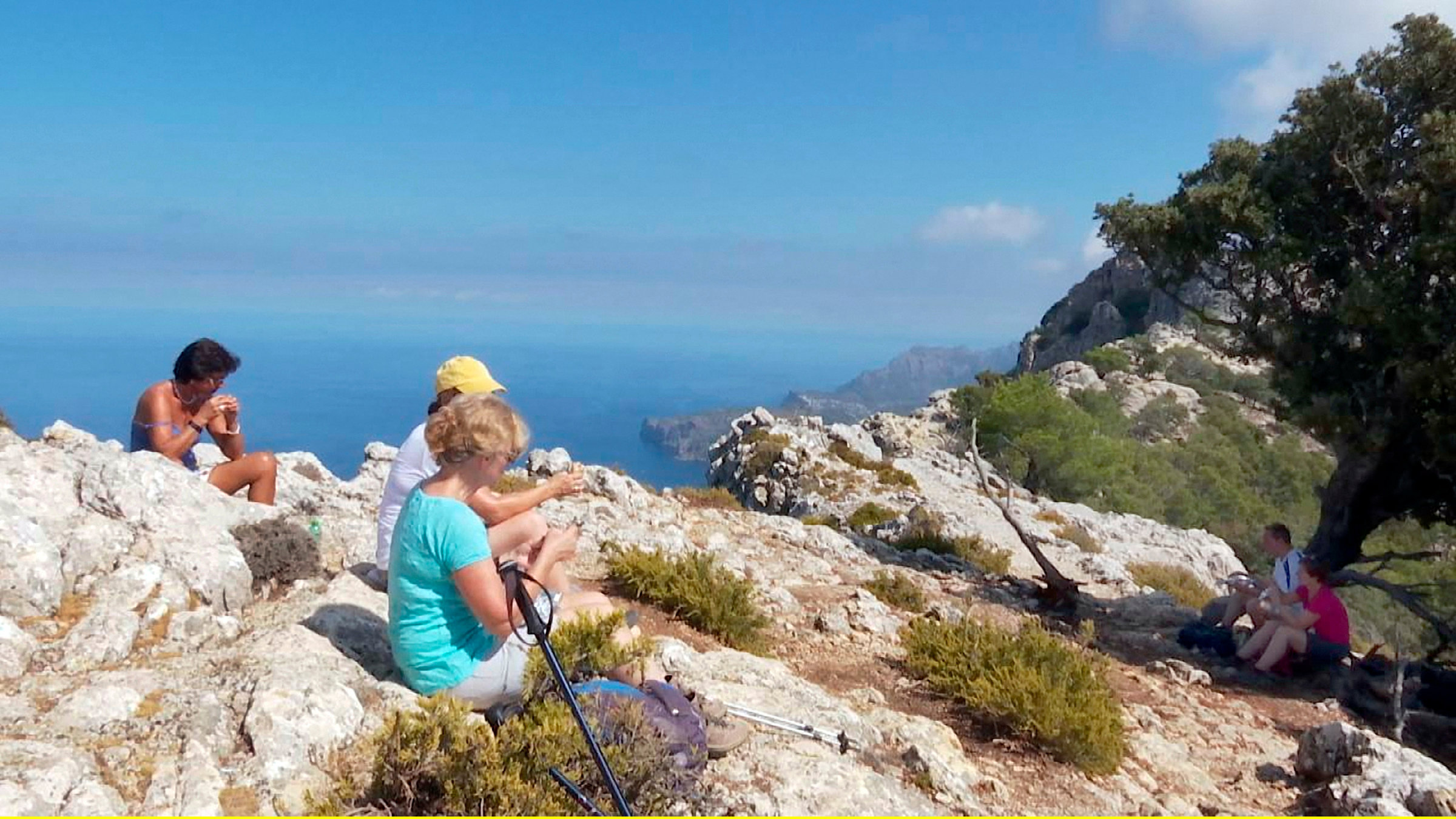 "Mallorcas stille Seiten - Wandern, Wein und Mandelblüte": Wanderpause auf Mallorca.