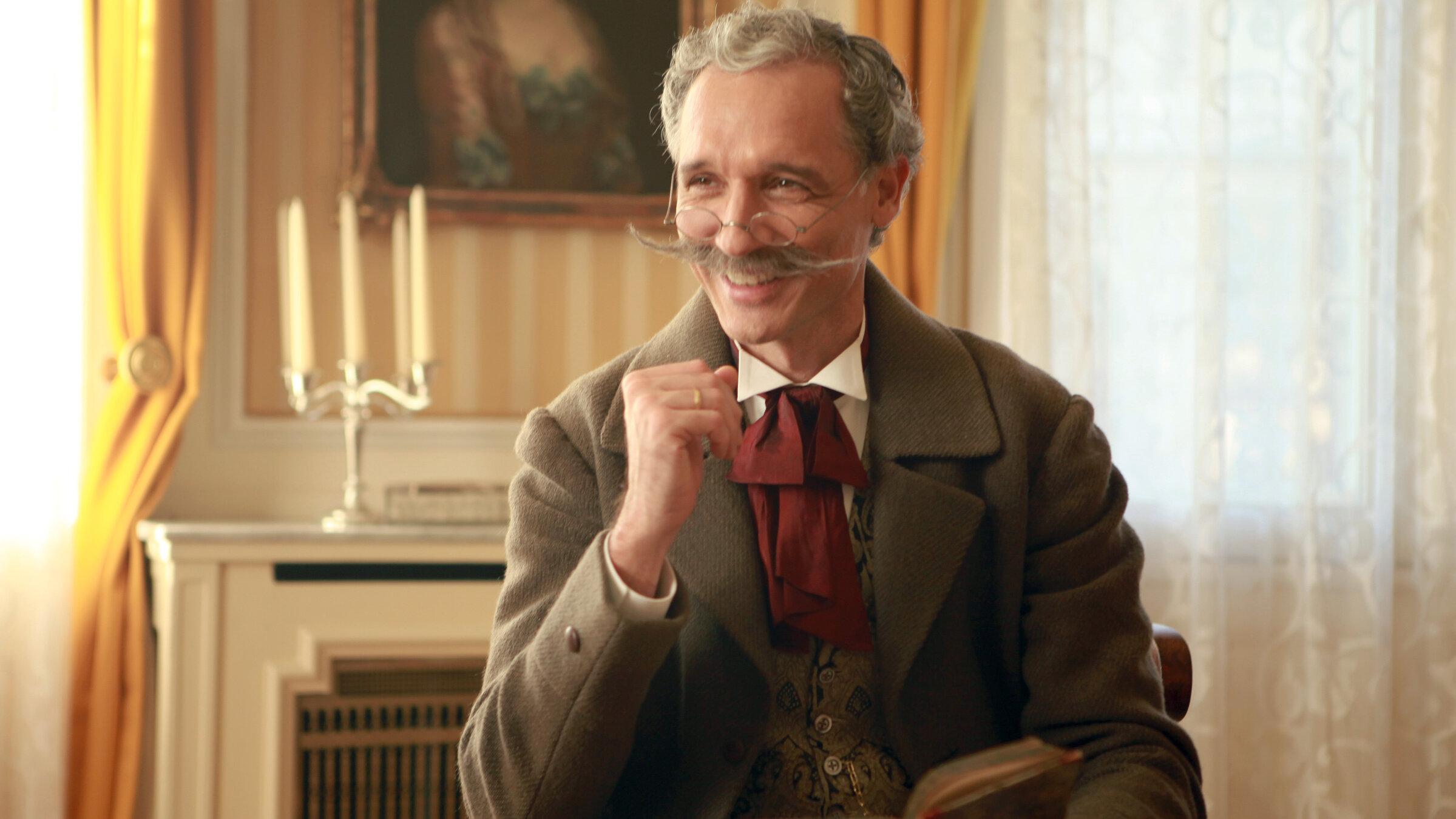 "Habsburgs Ringstraßenbarone - Die ungarischen Seidenhändler": Friedrich Schey von Koromla. Der ungarische Unternehmer Friedrich Schey schaffte den Sprung an die Ringstraße: Er kaufte von Erzherzog Albrecht ein Ringstraßen-Grundstück in dessen unmittelbarer Nachbarschaft an und errichtete darauf ein Palais - als einer der Ersten.