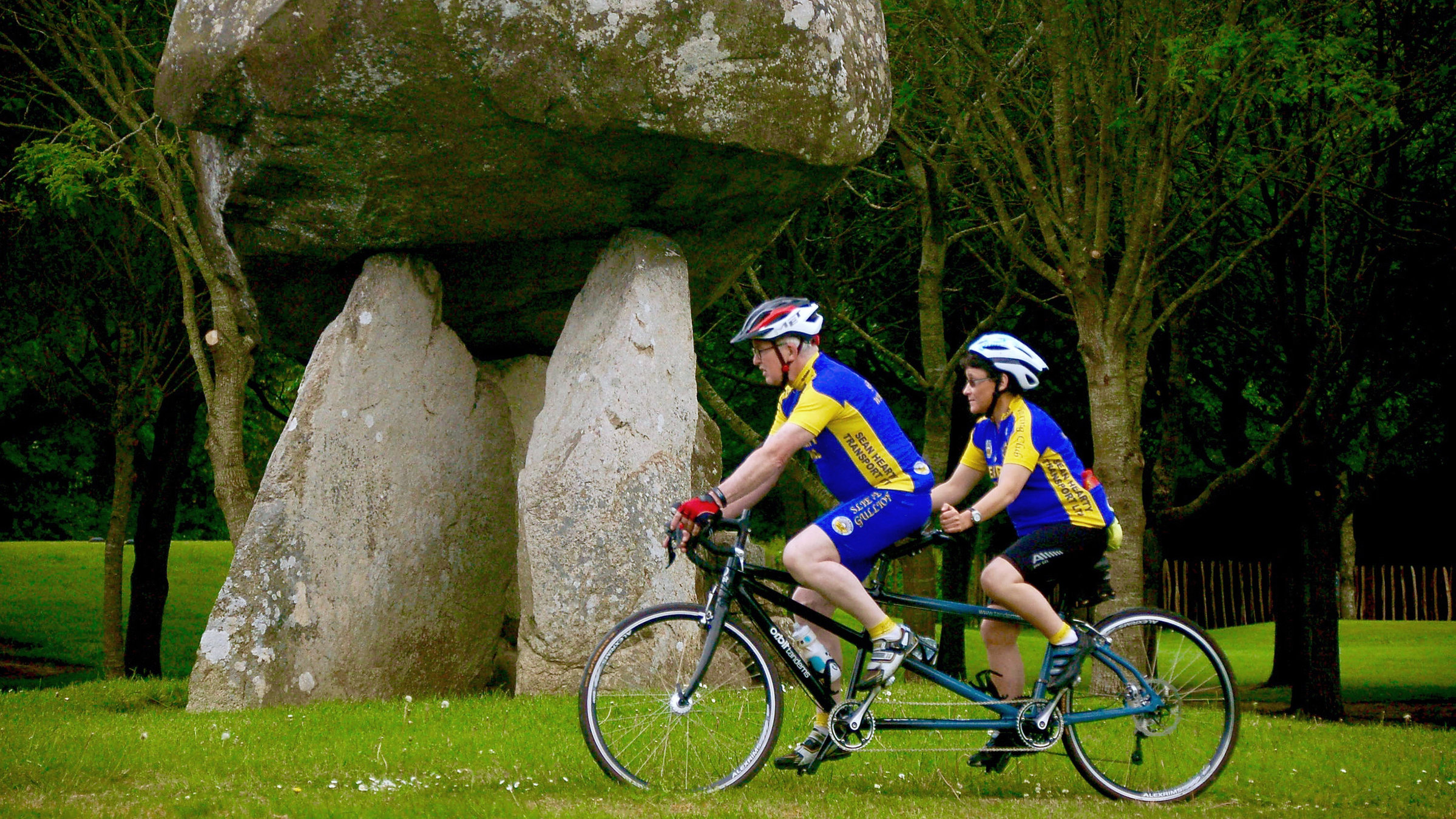 "Trauminseln - Mit dem Rad auf Irland": Eine Tandem Gruppe in Dundalk.