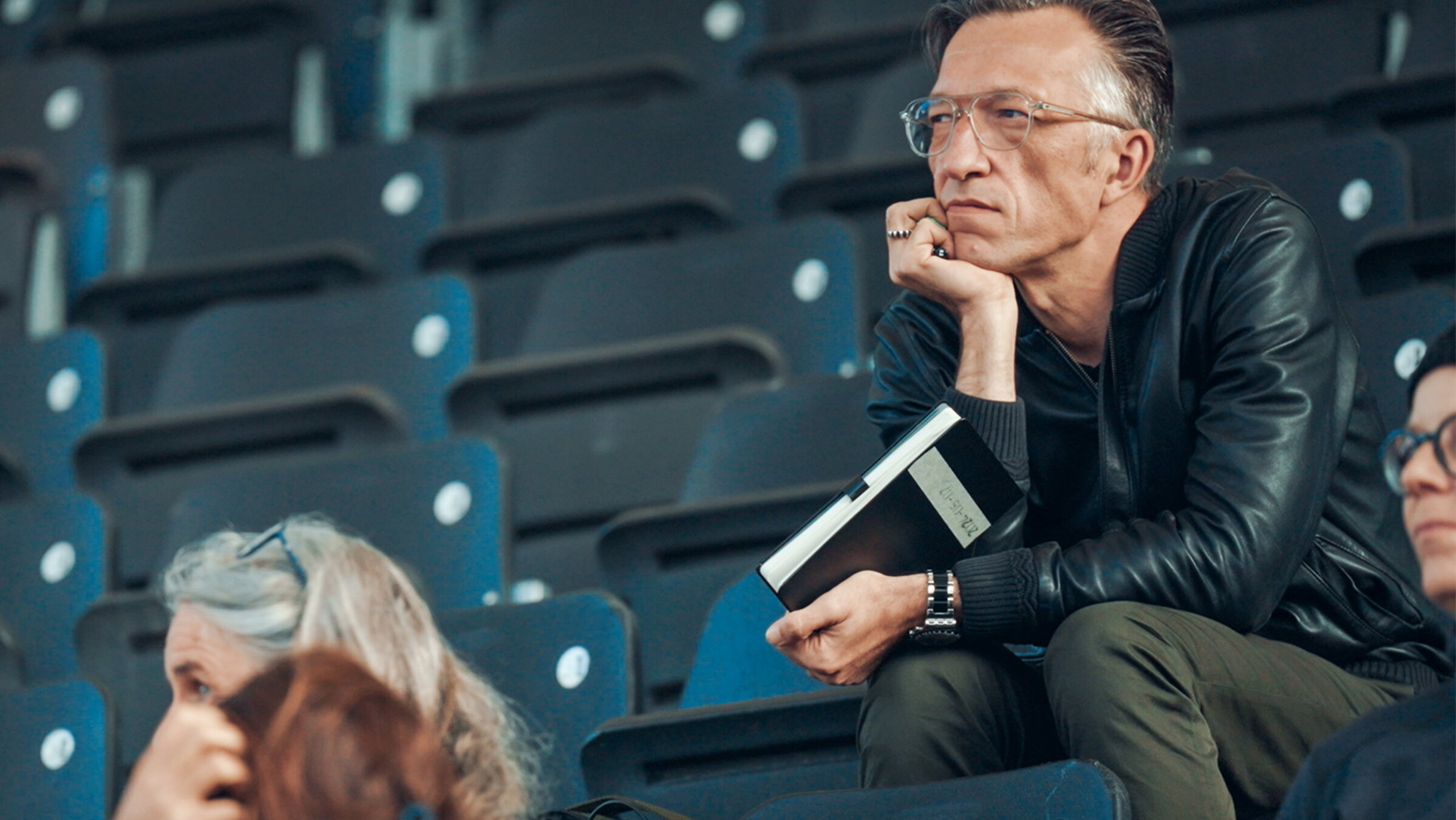 "Lukas Bärfuss – Schriftsteller": Lukas Bärfuss bei der Rollenverteilung fürs Welttheater Einsiedeln.