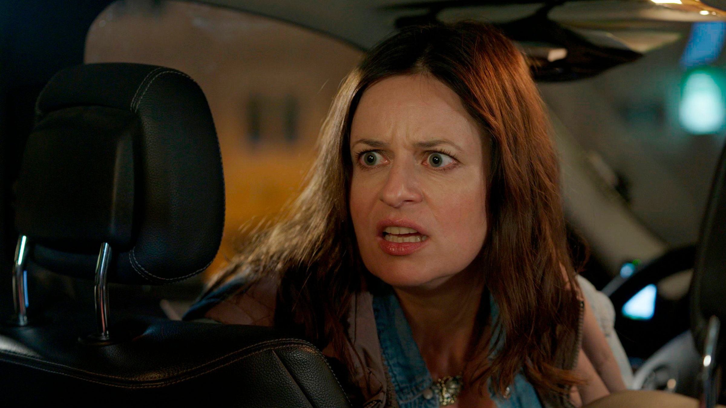 "Fraueng'schichten": Taxlerin Vroni (Angela Ascher)im Taxi.