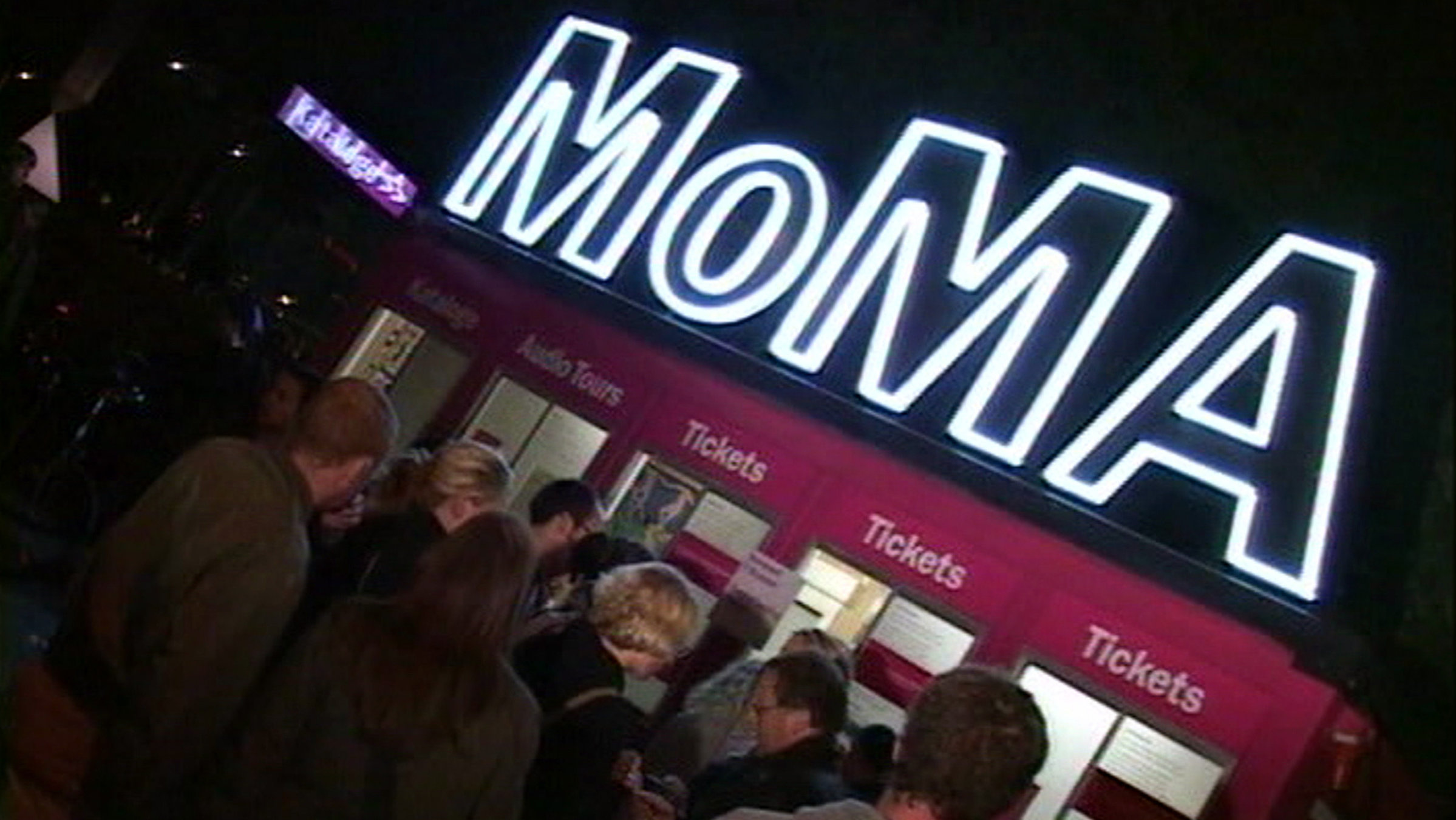 "Berlin - Schicksalsjahre einer Stadt: Die 2000er": Das MOMA in Berlin - lange Schlangen davor.