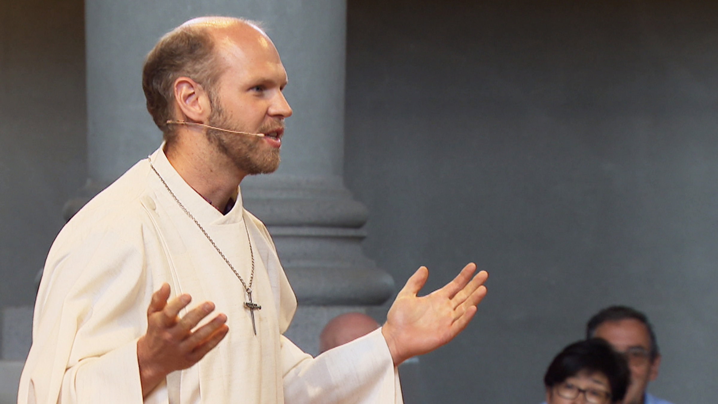 "Der Unruhestifter": Christian Walti während der Sonntagspredigt in der Friedenskirche Bern.