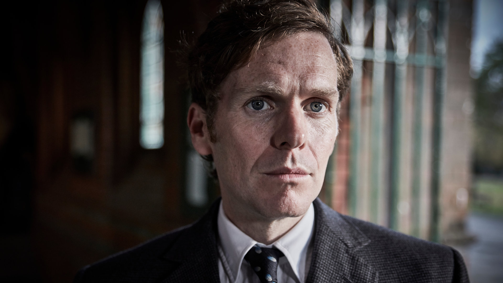 "Der junge Inspektor Morse - Ikarus": DS Endeavour Morse (Shaun Evans) schaut in die Ferne.