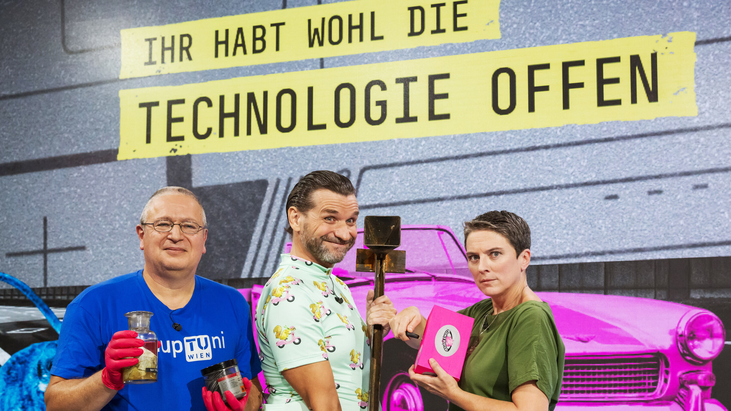 "Science Busters - Wer nichts weiß muss alles glauben - Ihr habt wohl die Technologie offen": Peter Weinberger, Martin Puntigam, Elisabeth Oberzaucher.