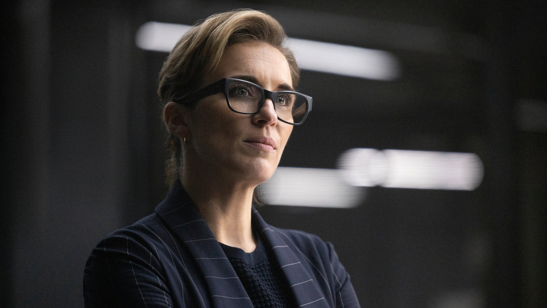 "Alex Rider - Rache": Mrs. Jones (Vicky McClure) blickt ernst und konzentriert zur Seite.