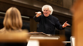 Sir Simon Rattle dirigiert die Matthäuspassion