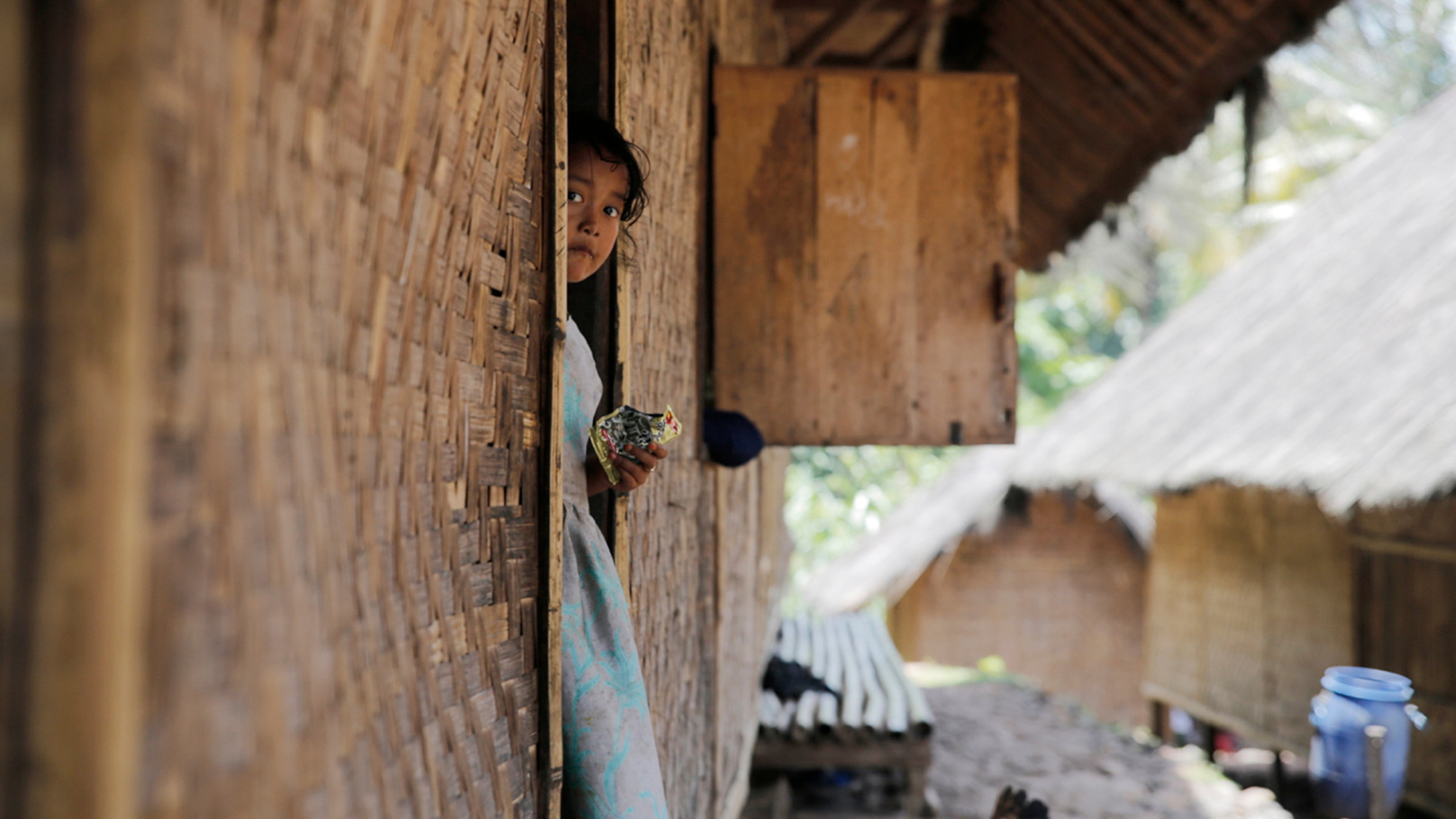 "Nachtexpress nach Surabaya" - Mädchen im Dorf Kampung Naga in der Region Tasikmalaya.