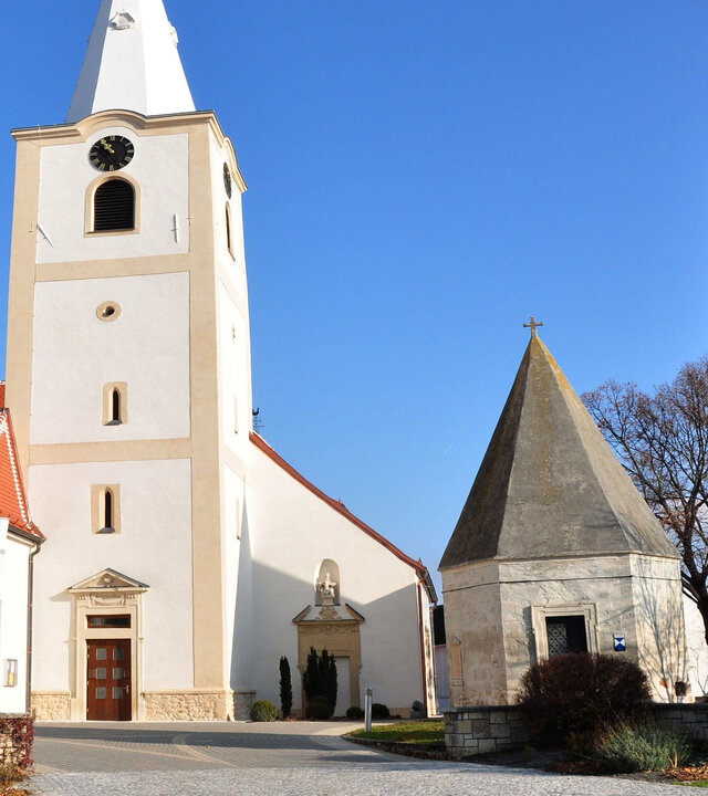 "Katholischer Gottesdienst - Liebe ohne Wenn und Aber": Außenansicht der Pfarrkirche St. Margarethen im Burgenland.