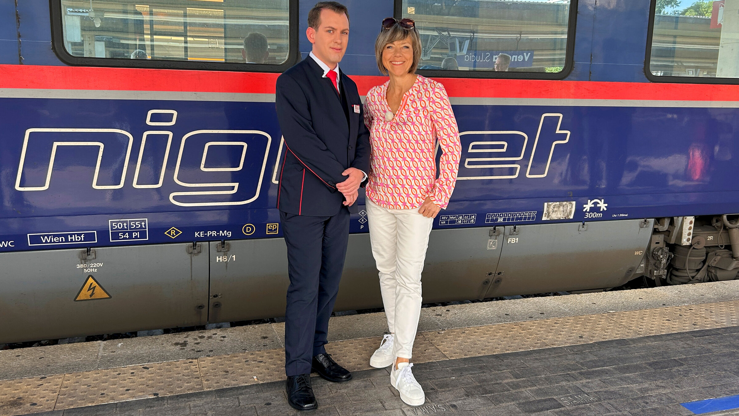 "Mit dem Nachtzug nach Venedig": Annette Krause mit Nightexpress Zugchef Ivan Pöllauer.