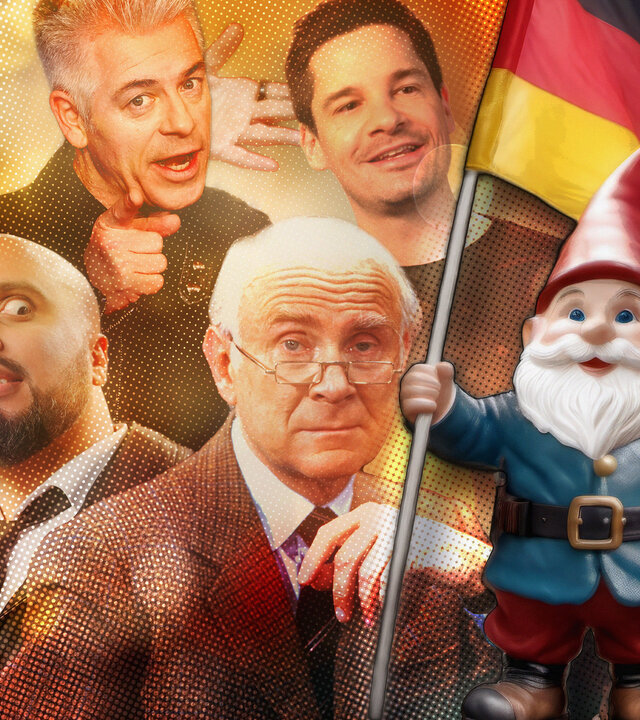 "Die spinnen, die Deutschen! - Comedy von Loriot & Co": In einer Collage vereint gruppieren sich Kabarettistin Simone Solga und die Comedians Abdelkarim, Michael Mittermeier, Alain Frei, Olaf Schubert und Meltem Kaptan um Komiker-Legende Loriot und einen deutschen Gartenzwerg.