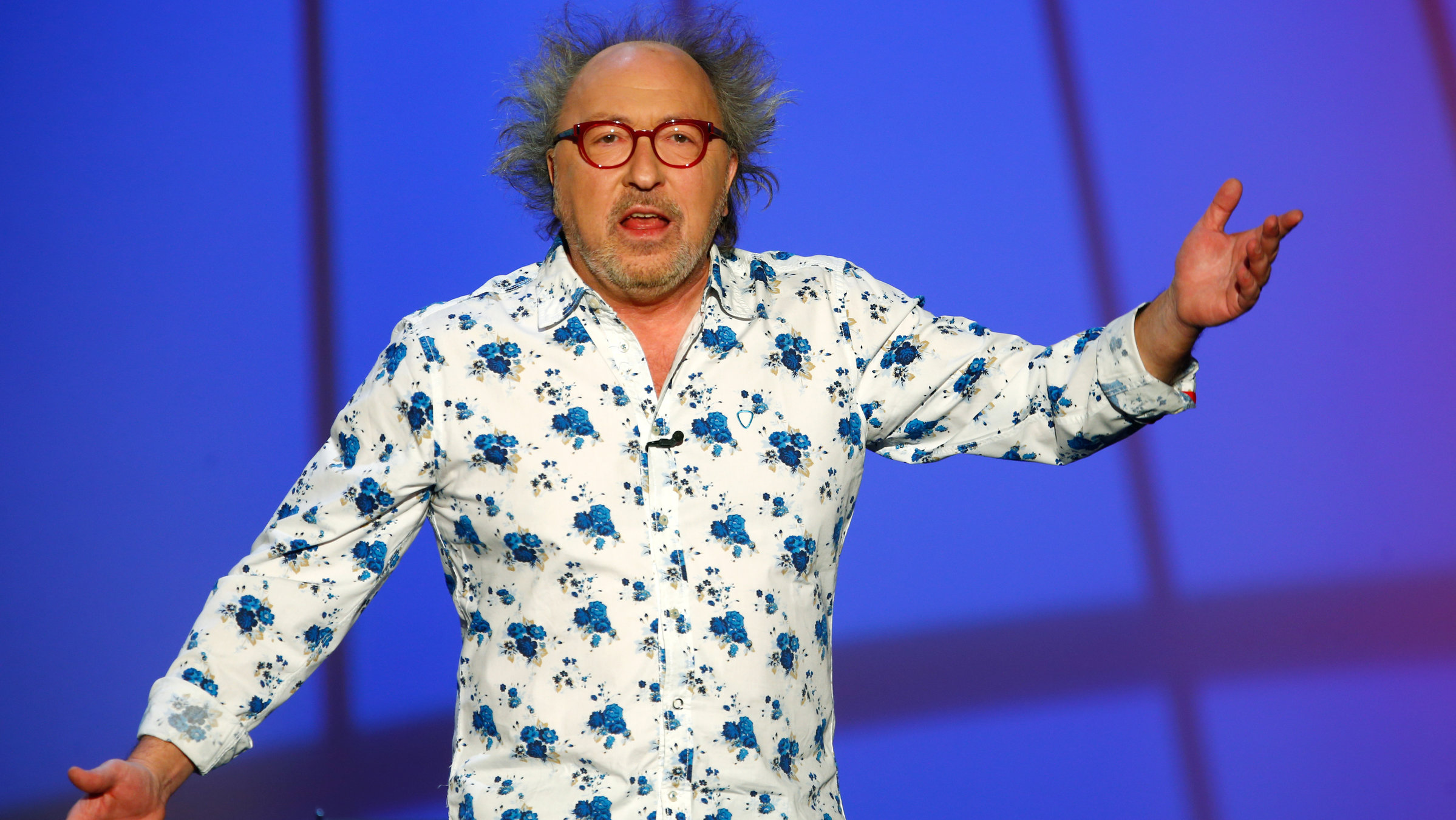 "Urban Priol: TILT 2019": Urban Priol steht auf der Bühne.