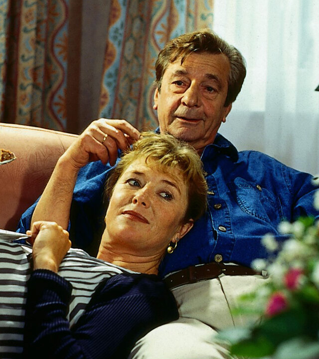 Margot (Jutta Speidel) und Berthold (Günter Mack) können sich einfach nicht einigen, wie denn nun der zukünftige Sohn heißen soll.