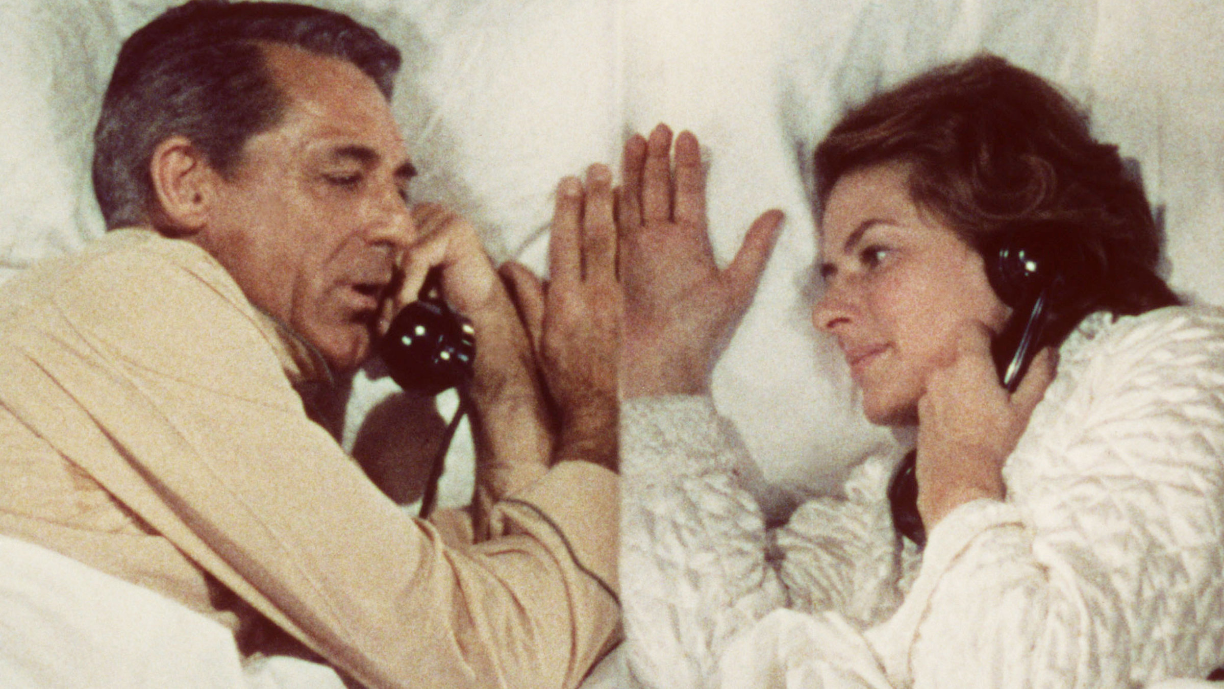 "Indiskret": Anna Kaiman (Ingrid Bergmann) und Philip Adams (Cary Grant) fühlen sich sehr zueinander hingezogen.