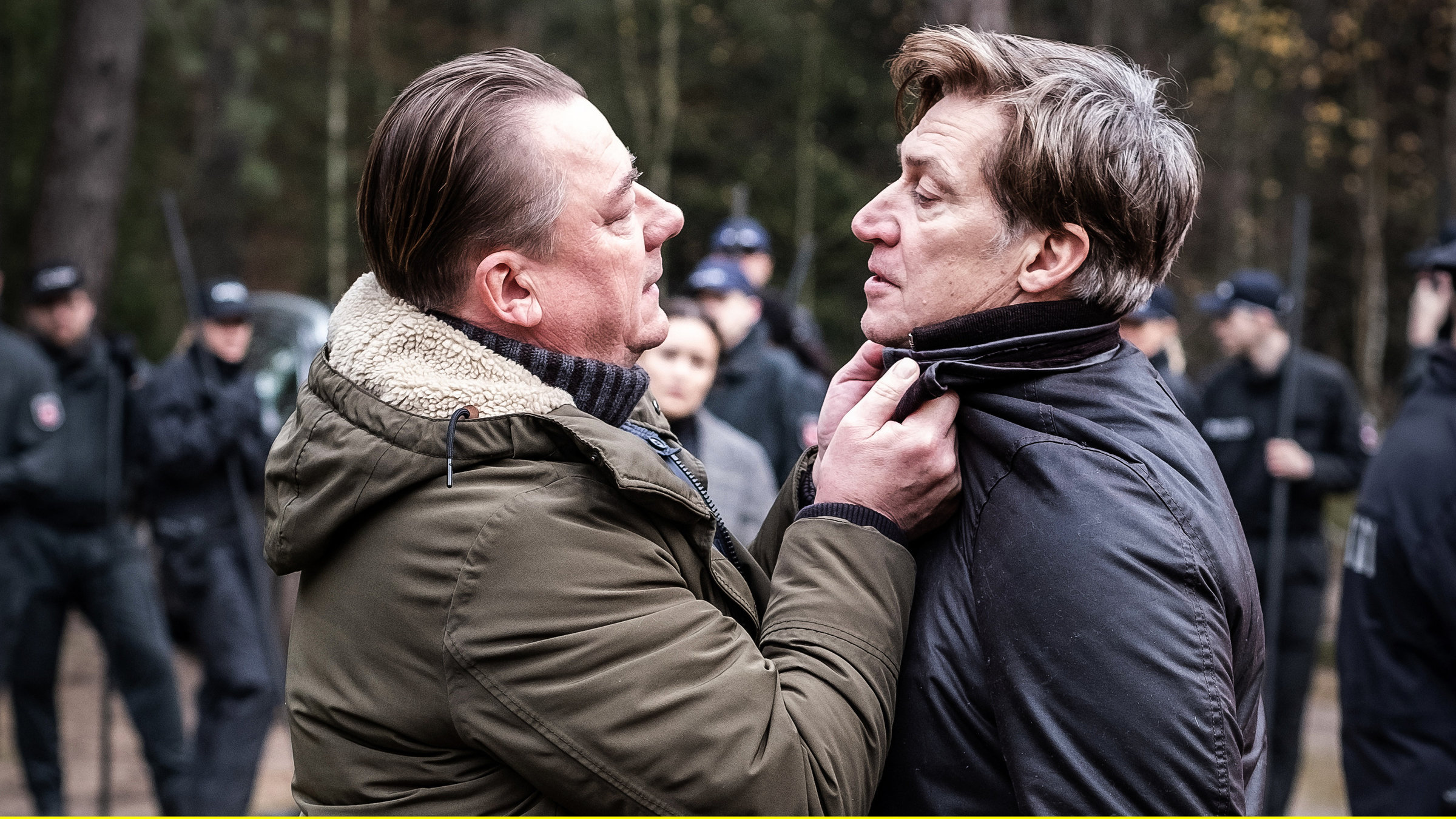 "Im Abgrund": LKA-Ermittler Wallat (Peter Kurth) geht dem Kindermörder Hagenow (Tobias Moretti,re.) an den Kragen.